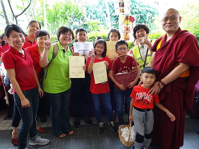 a Life Care to Love Volunteer Team 3